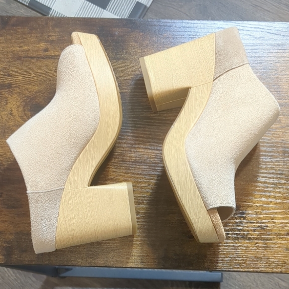 TOMS Women's Tan Peep-Toe Heeled Mules - Picture 10 of 13